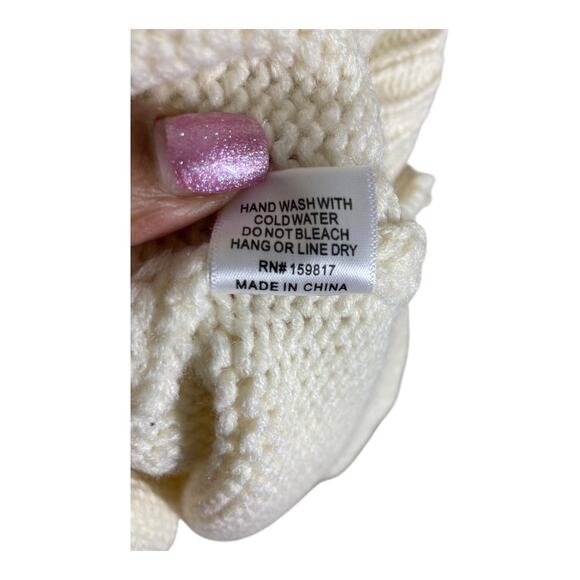 Arula Cream with Black Heart Sweater - Picture 4 of 5